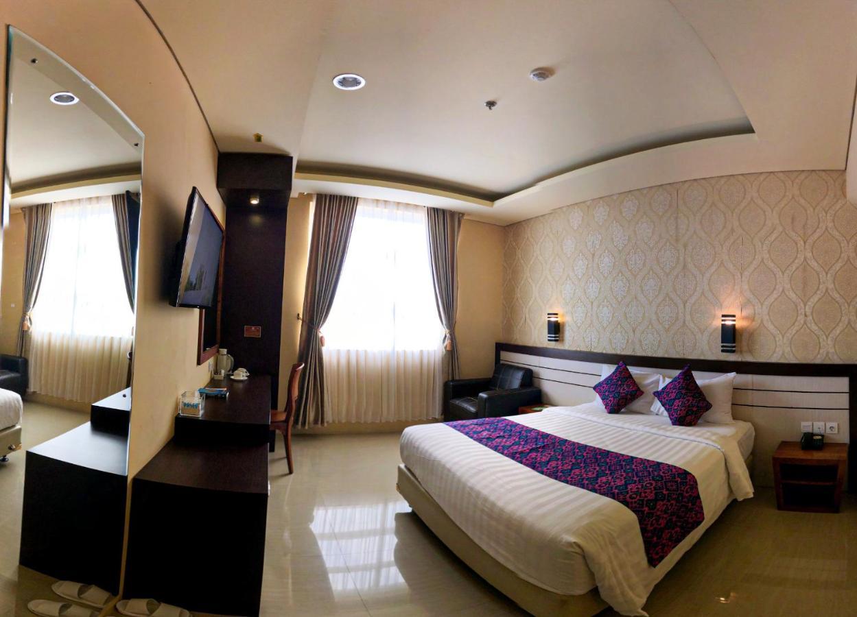 Grand Madani Hotel Mataram Zewnętrze zdjęcie