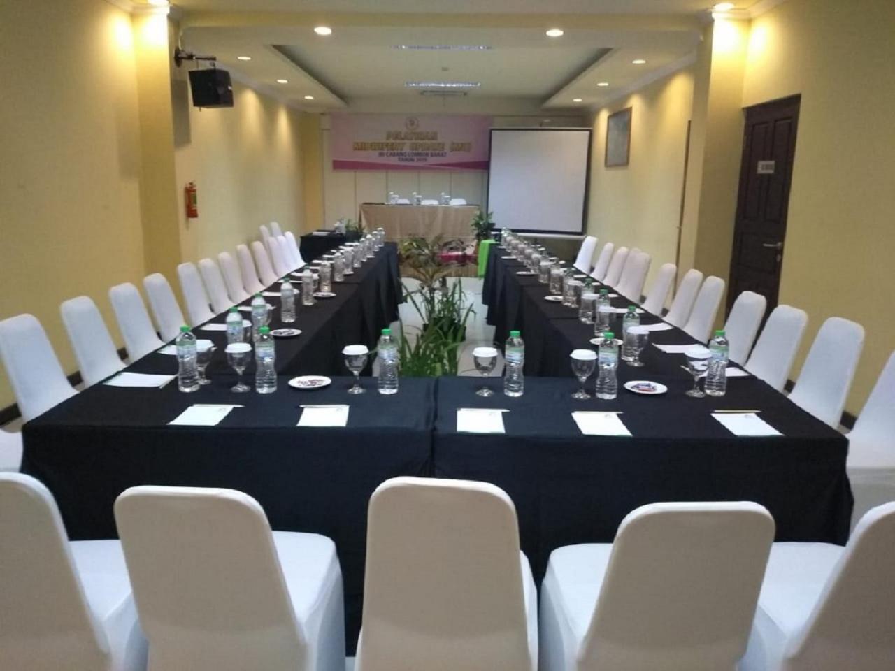 Grand Madani Hotel Mataram Zewnętrze zdjęcie
