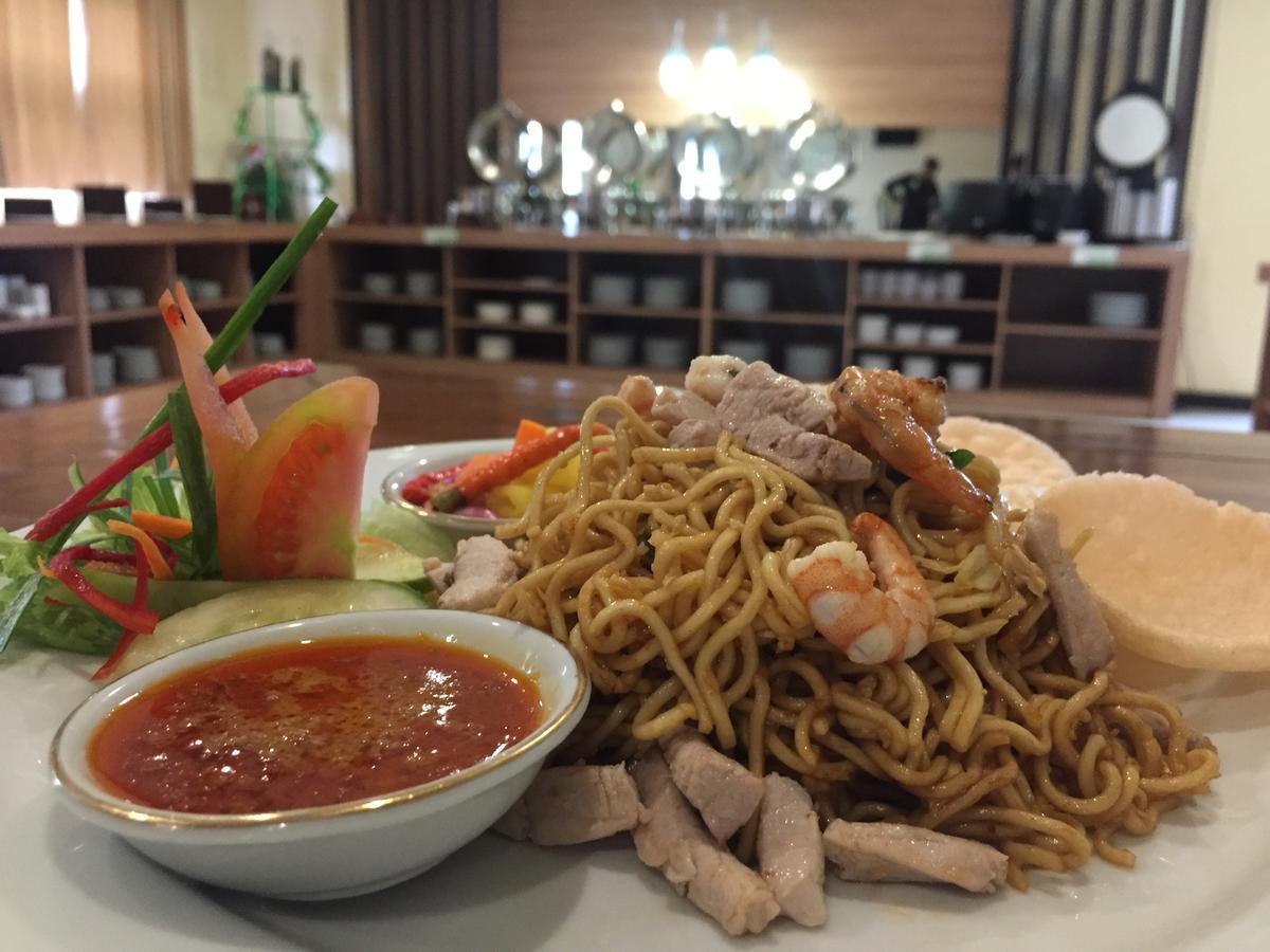 Grand Madani Hotel Mataram Zewnętrze zdjęcie