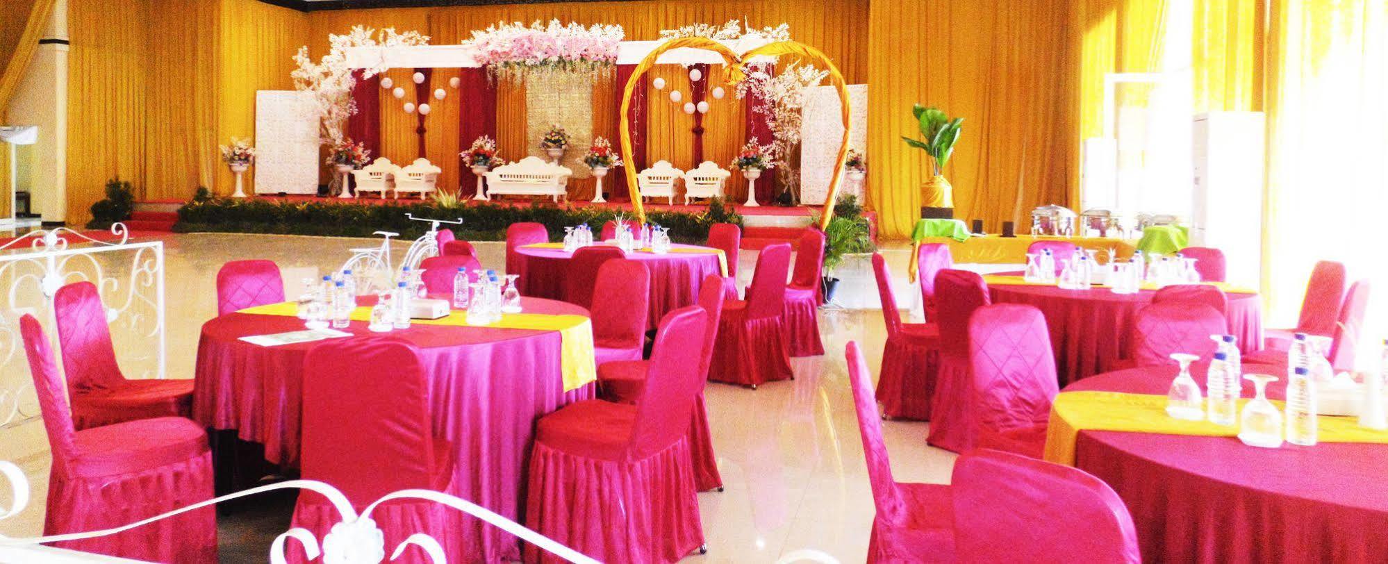 Grand Madani Hotel Mataram Zewnętrze zdjęcie