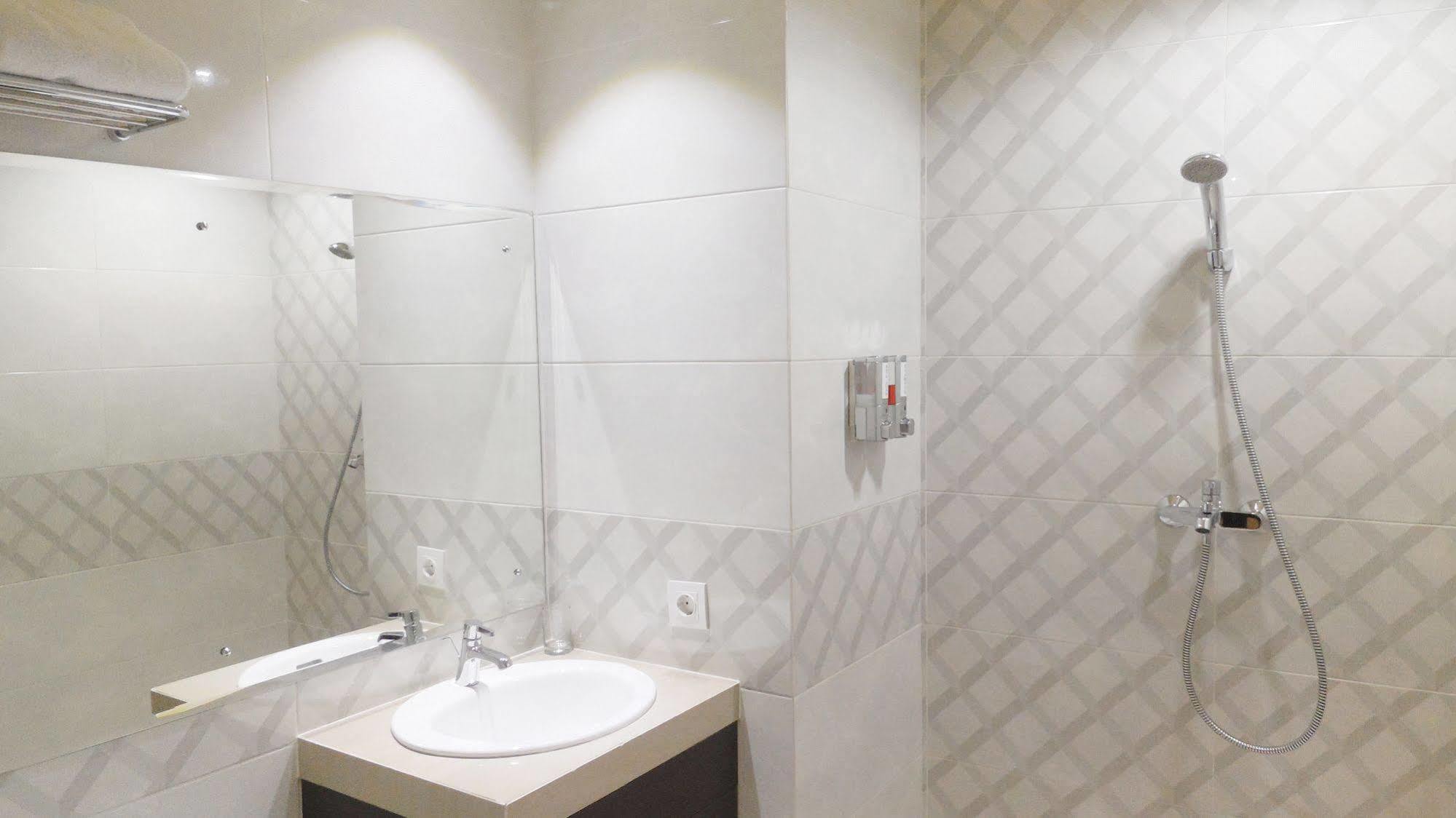 Grand Madani Hotel Mataram Zewnętrze zdjęcie