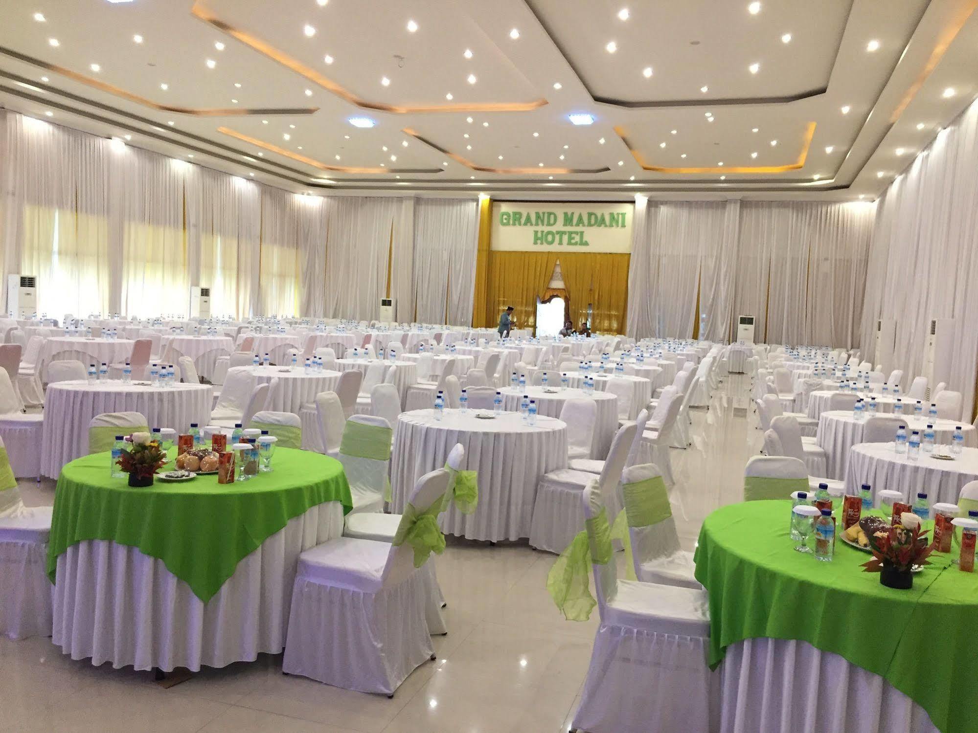 Grand Madani Hotel Mataram Zewnętrze zdjęcie