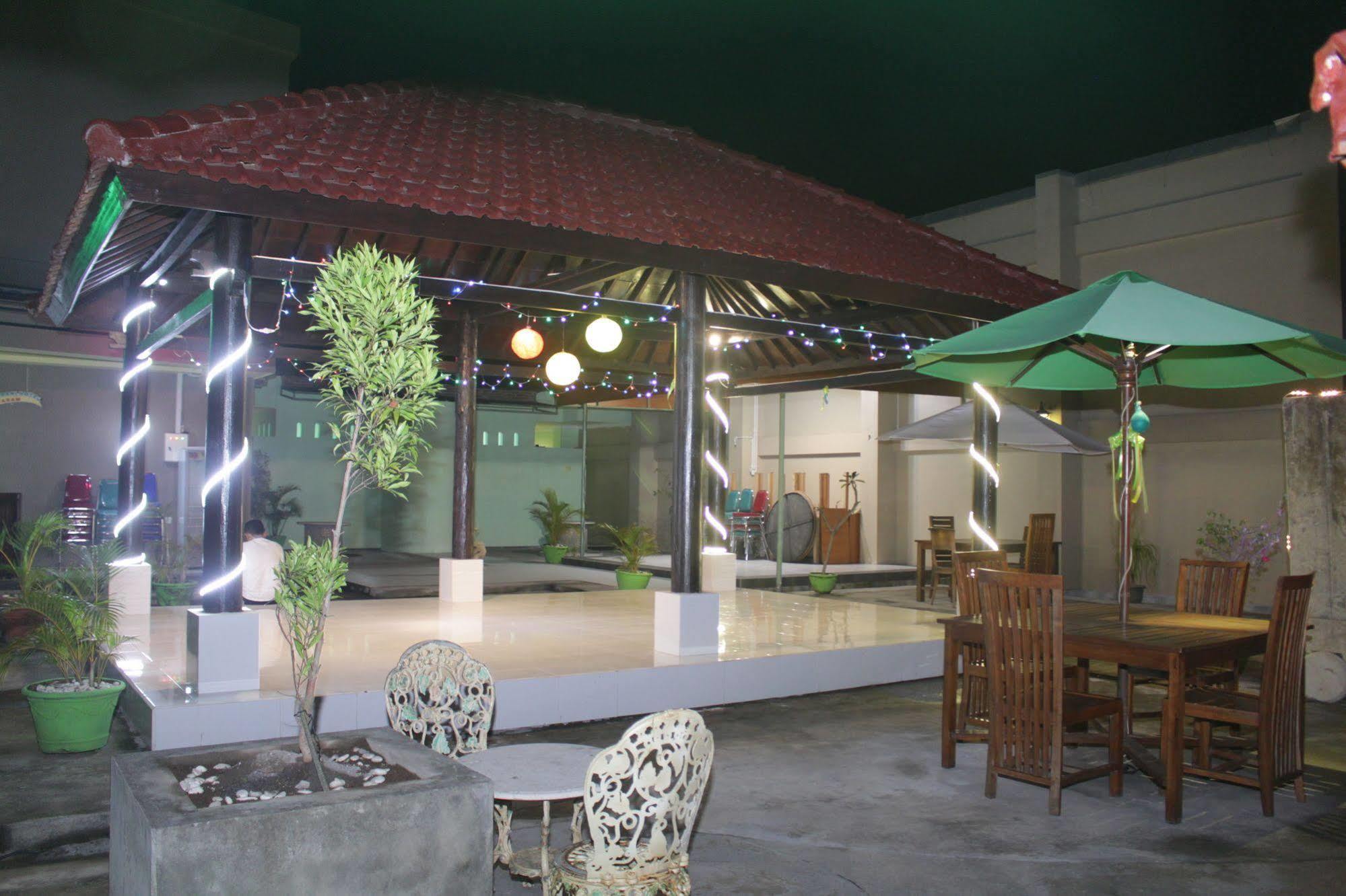 Grand Madani Hotel Mataram Zewnętrze zdjęcie