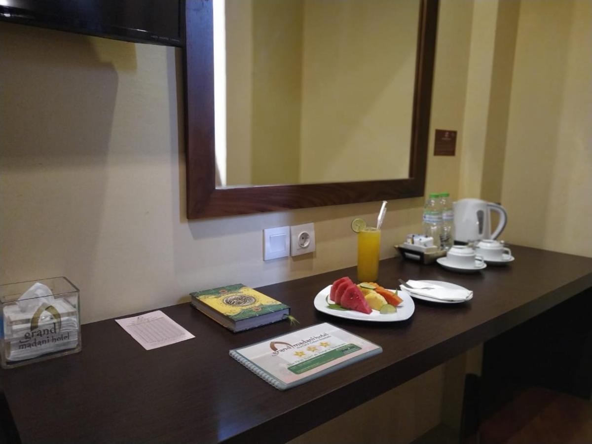 Grand Madani Hotel Mataram Zewnętrze zdjęcie